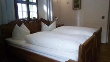 Standard-Doppel- oder -Zweibettzimmer | Individuell eingerichtet, schallisolierte Zimmer, kostenloses WLAN