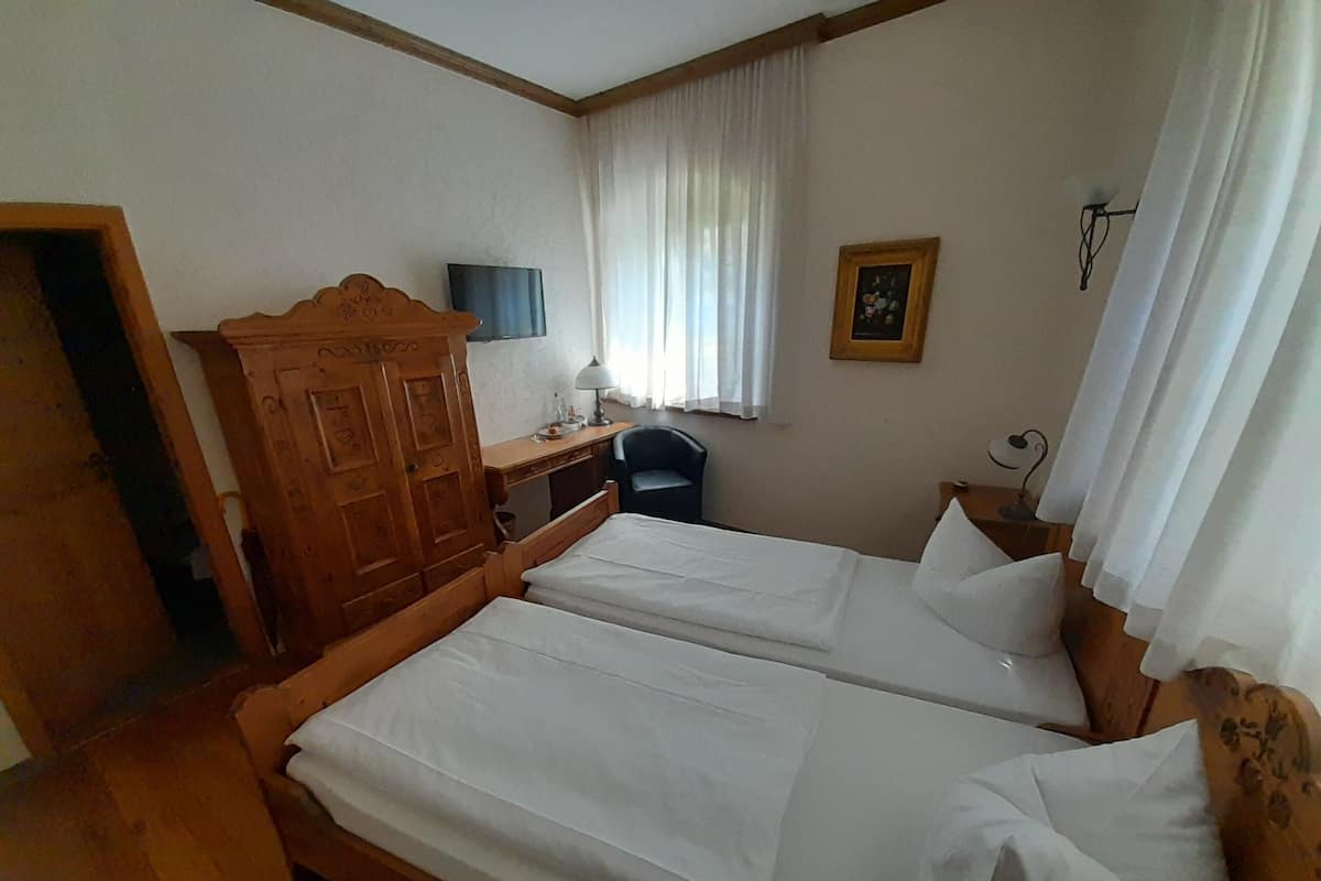 Individually furnished, soundproofing, free WiFi