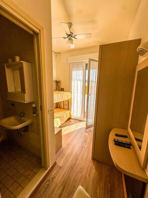 Escritorio y cunas gratuitas 