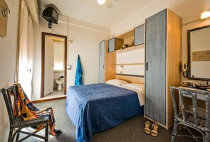 Escritorio y cunas gratuitas