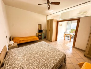 Desk, free cribs/infant beds - Parador Hotel Residence (Cesenatico)