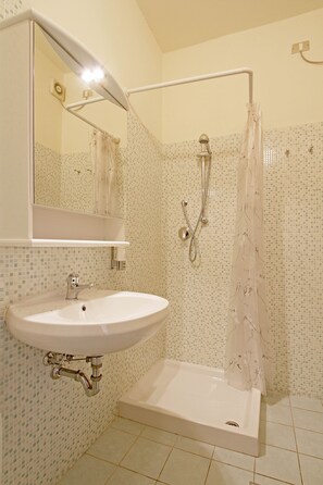Shower, hair dryer - Parador Hotel Residence (Cesenatico)