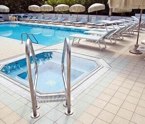 Outdoor spa tub - Parador Hotel Residence (Cesenatico)