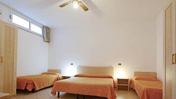 Apartment, 1 Bedroom (Ligure) | Desk, free cribs/infant beds