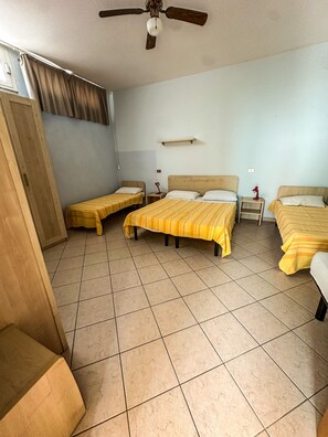 办公桌、免费婴儿床