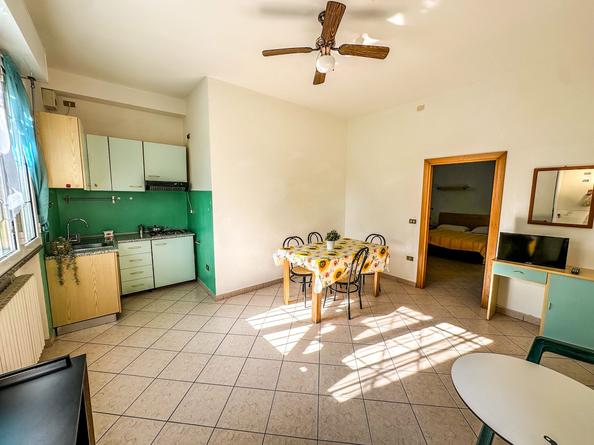 Desk, free cots/infant beds