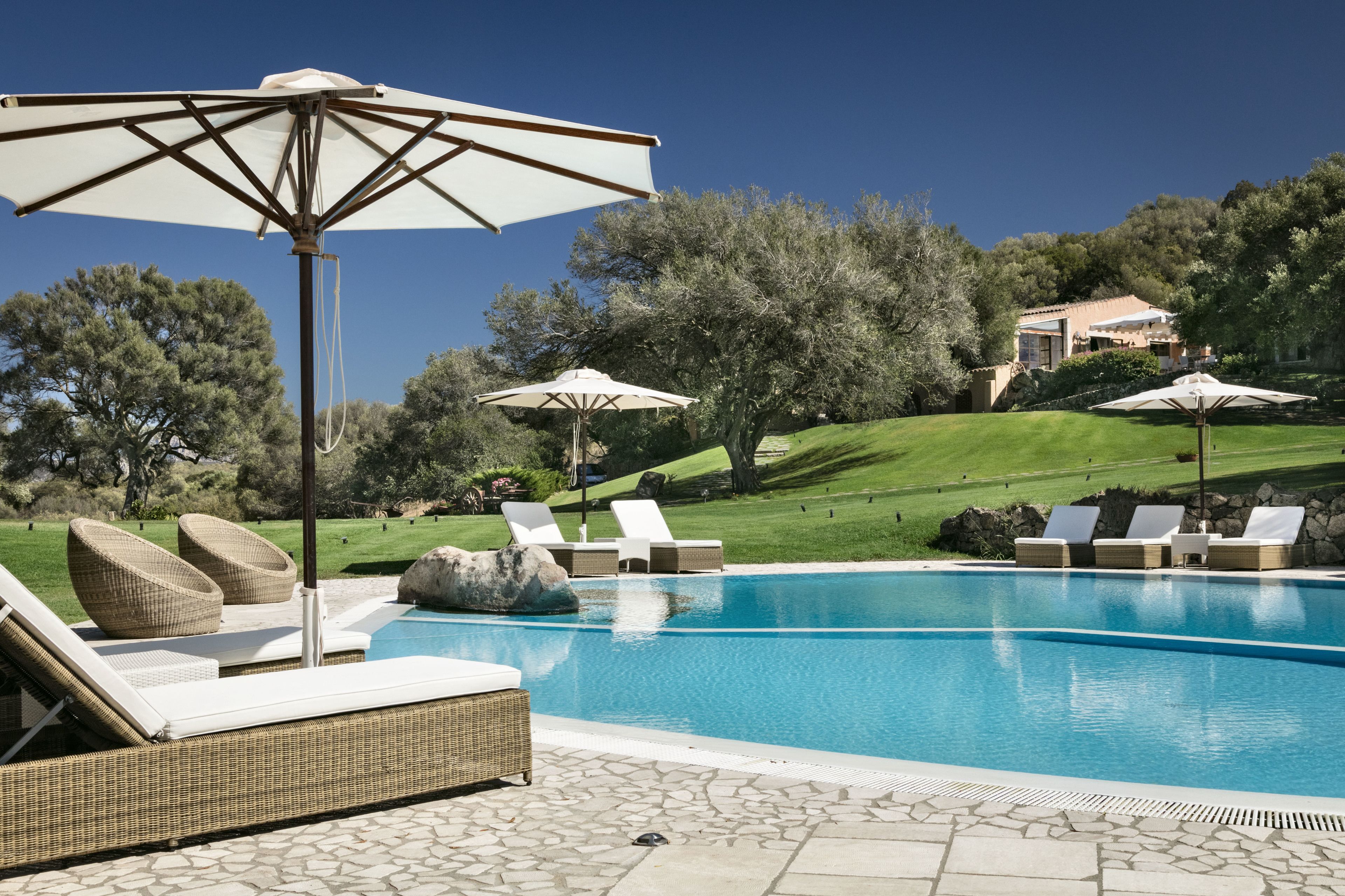 3 outdoor pools, pool umbrellas, pool loungers