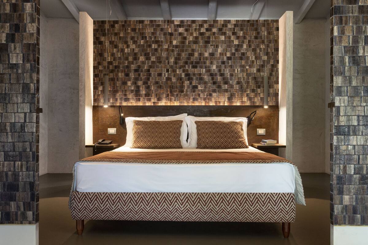 1 bedroom, premium bedding, minibar, in-room safe