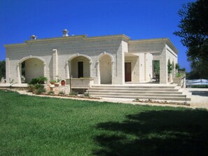 Front of property - La Vigna Vecchia (Fasano)