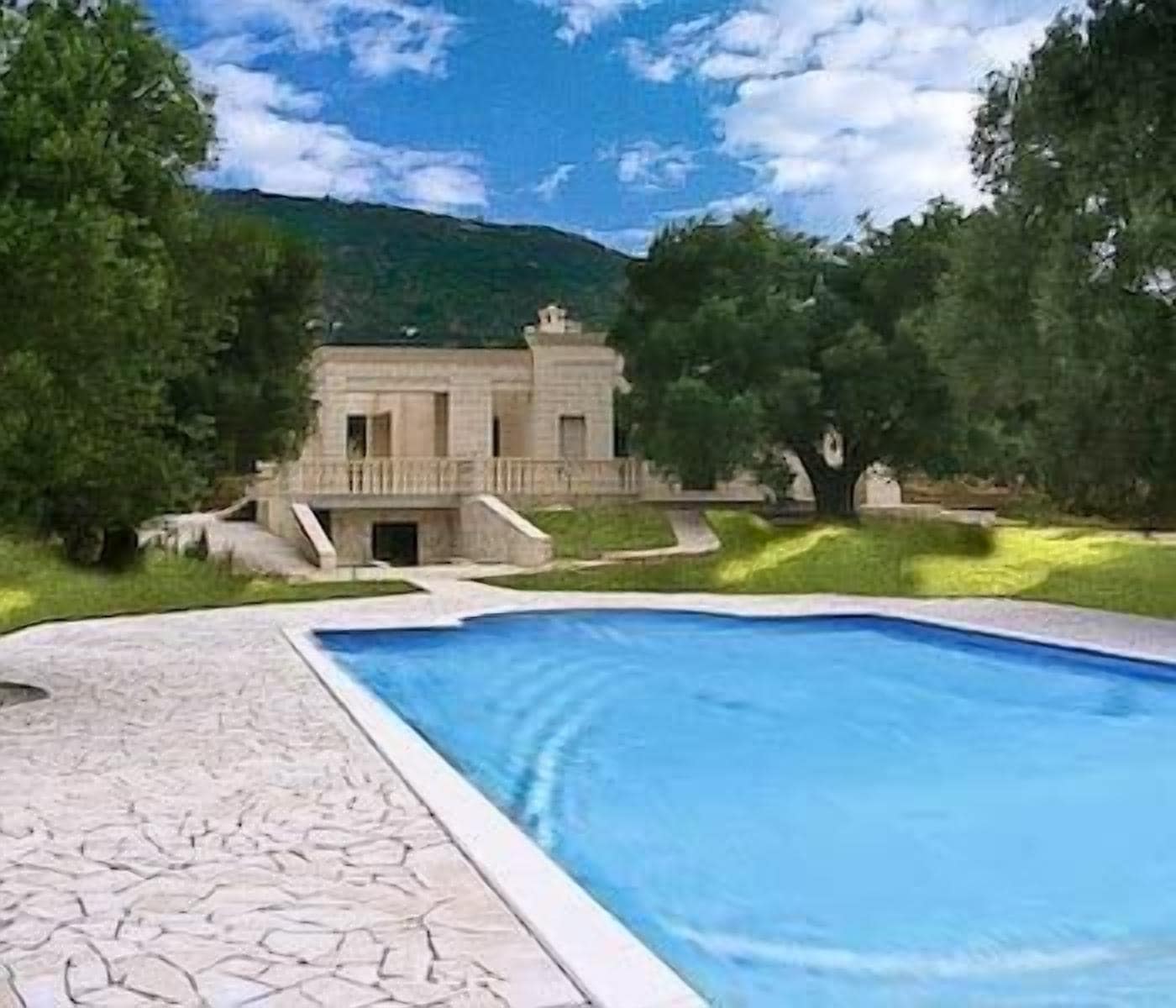 Piscine extérieure (ouverte en saison)