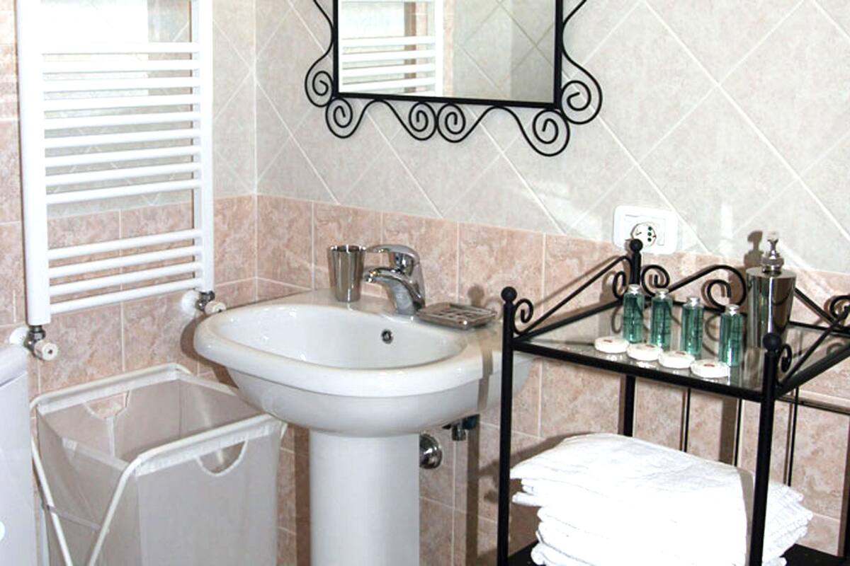 Shower, free toiletries, hair dryer, bathrobes