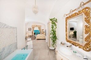 Romantic Suite, 1 Bedroom, Balcony, Sea View | Premium bedding, down comforters, pillowtop beds, minibar - Hotel Villa Gabrisa (Positano)