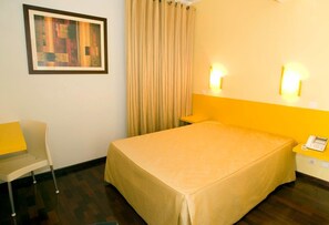 Habitación individual | Escritorio, cunas gratuitas, camas extra y ropa de cama 