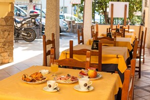 Buffet breakfast for a fee - San Francisco Hotel (Dorgali)