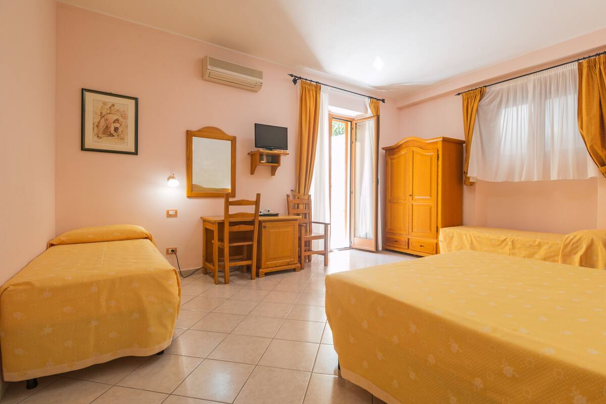 Quadruple Room | In-room safe, desk, soundproofing, cribs (surcharge)