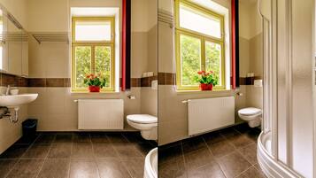 Apartment for 3 persons | Bathroom | Shower, free toiletries, hair dryer, towels