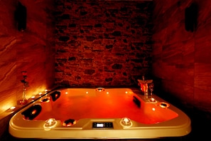 Hot tub, steam room, massages - Hotel Otakar (Prague)