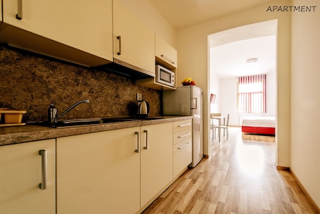 Frigobar, tetera/pava eléctrica