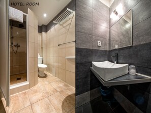 Bathroom shower - Hotel Otakar (Prague)