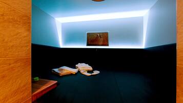 Hot tub, steam room, massages
