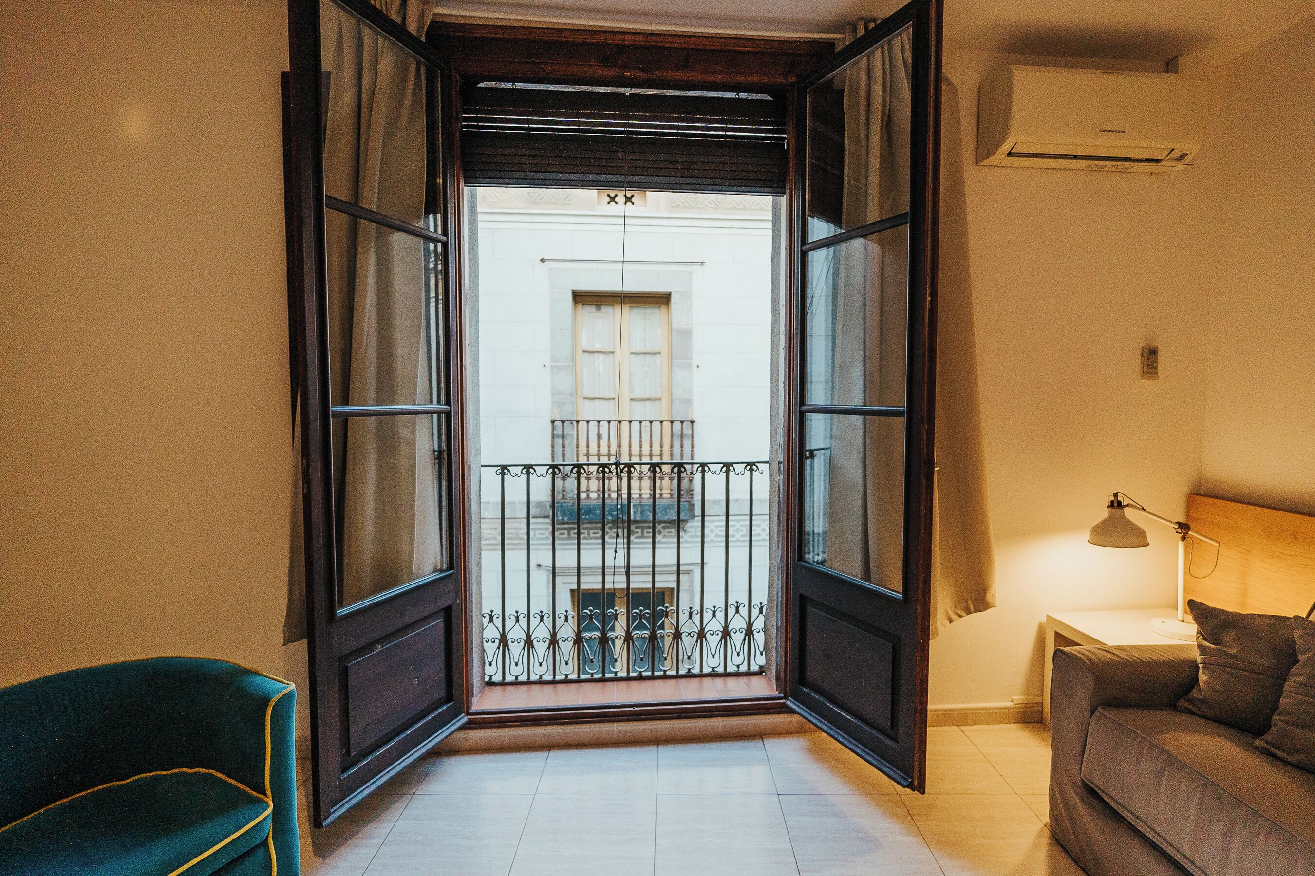 Familie appartement, 4 slaapkamers, keuken, in toren | Woonruimte | Een 55-inch flatscreentelevisie met kabelzenders en een televisie