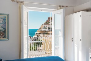 Sábanas italianas Frette y caja de seguridad en la habitación