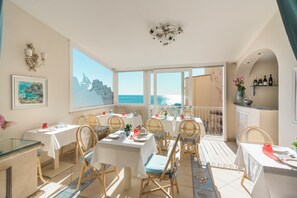 Free continental breakfast 