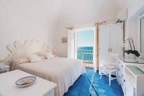 Sábanas italianas Frette y caja de seguridad en la habitación