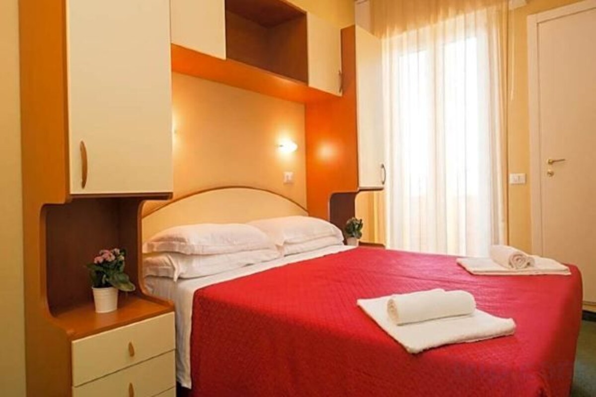 Double Room with Partial Sea View