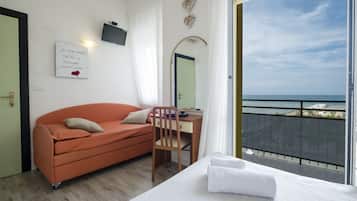 Doppelzimmer, Meerblick | Zimmersafe, Schreibtisch, kostenloses WLAN, Bettwäsche