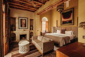 Suite Junior | Una cassaforte in camera, ferro/asse da stiro, Wi-Fi gratuito, lenzuola