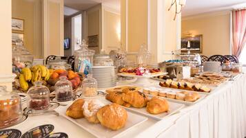 Petit déjeuner préparé sur commande (12 EUR par personne)