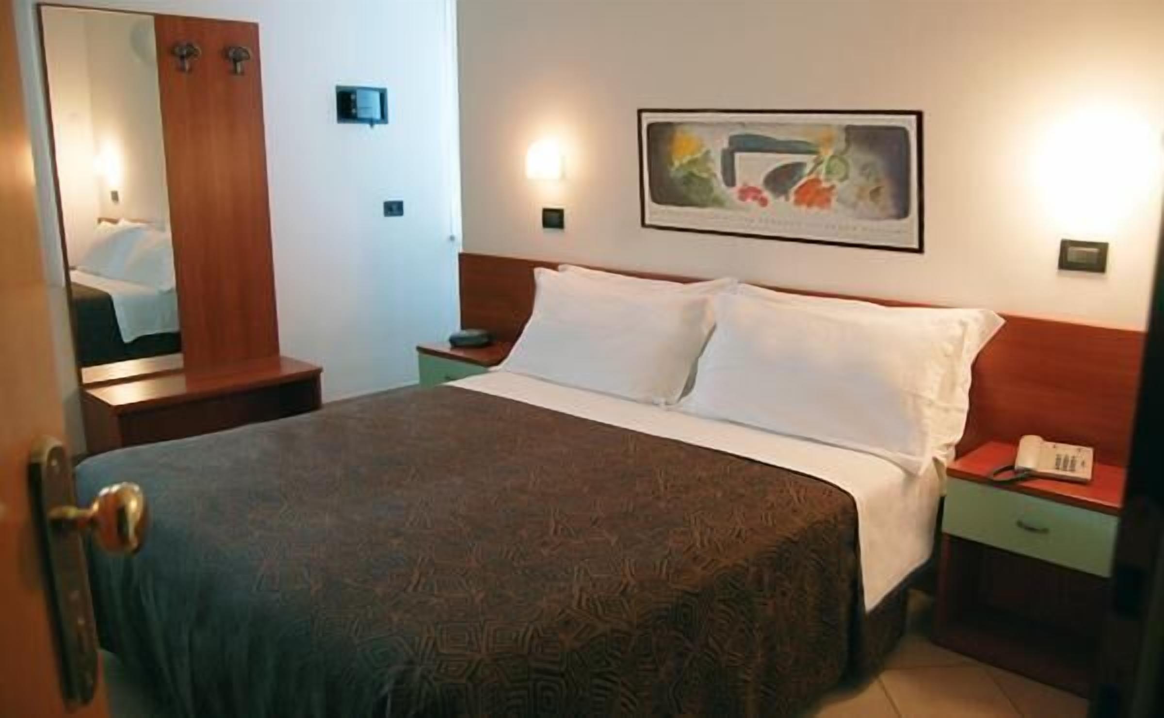 1 bedroom, in-room safe, desk, soundproofing