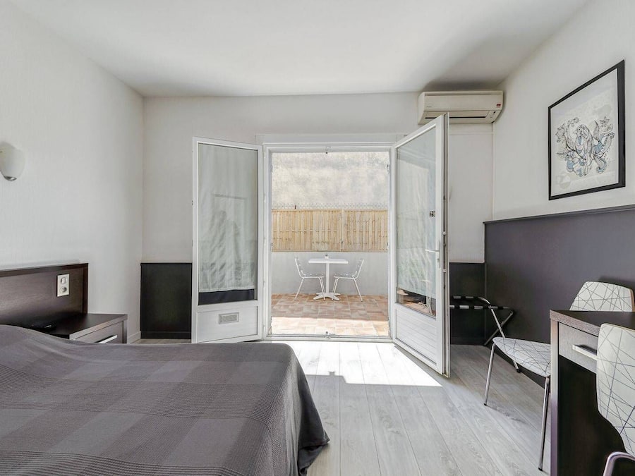 Double Room, Terrace | Desk, soundproofing, iron/ironing board, free WiFi