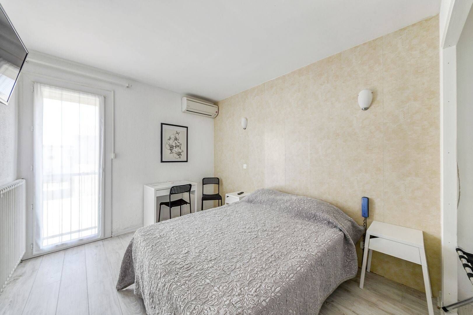 Standard Double Room | Desk, soundproofing, iron/ironing board, free WiFi