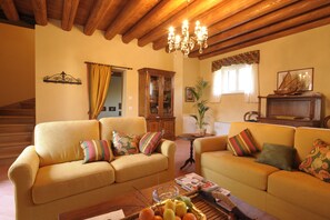 Apartment, 2 Bedrooms, Garden Area | Living room