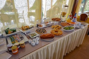 뷔페 아침 식사