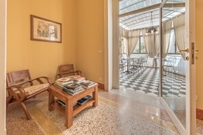 Flat-screen TV - Palazzo Pantaleo (Palermo)