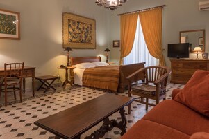 Frette Italian sheets, premium bedding, down comforters, minibar