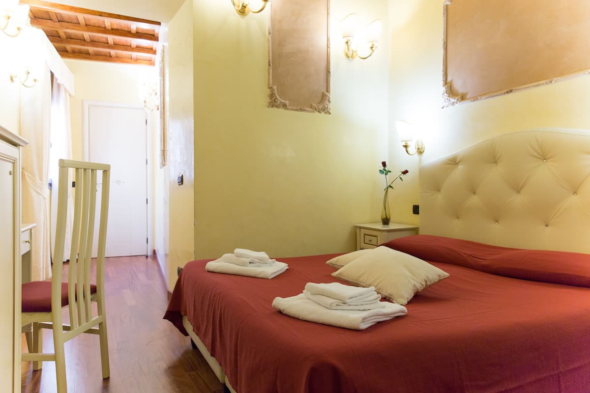 Colchones con pillow-top, minibar y caja de seguridad en la habitación 