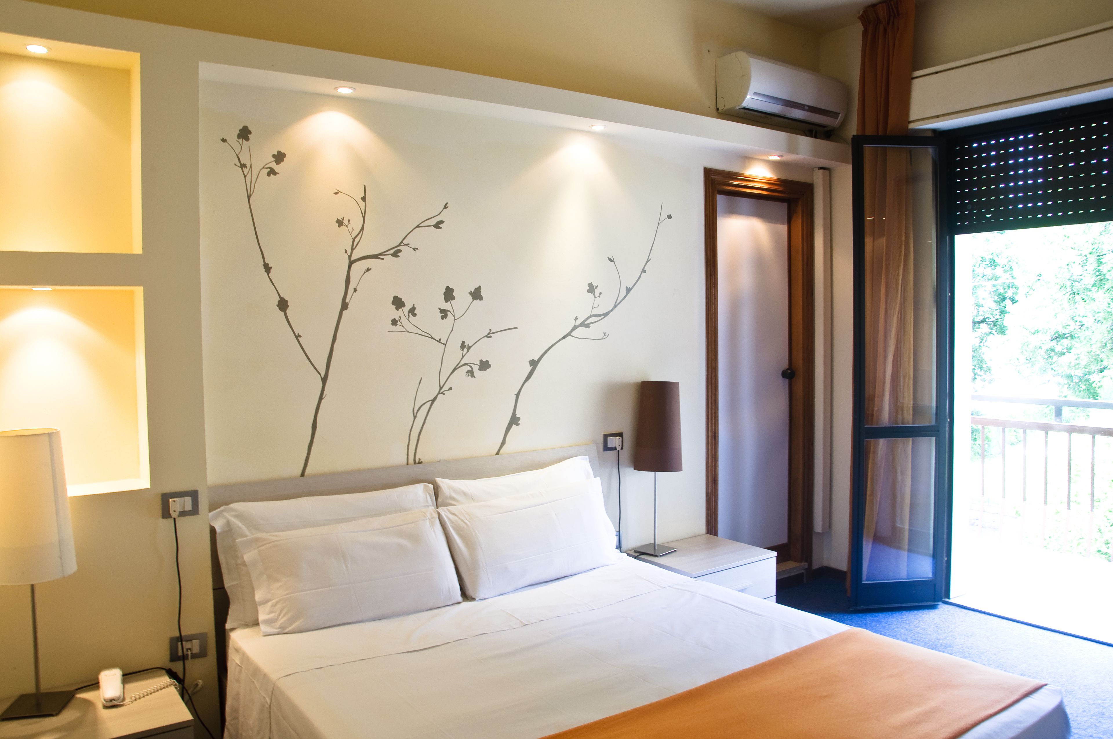 comfort double or twin room | desk, cots/infant beds, free wifi, bed sheets