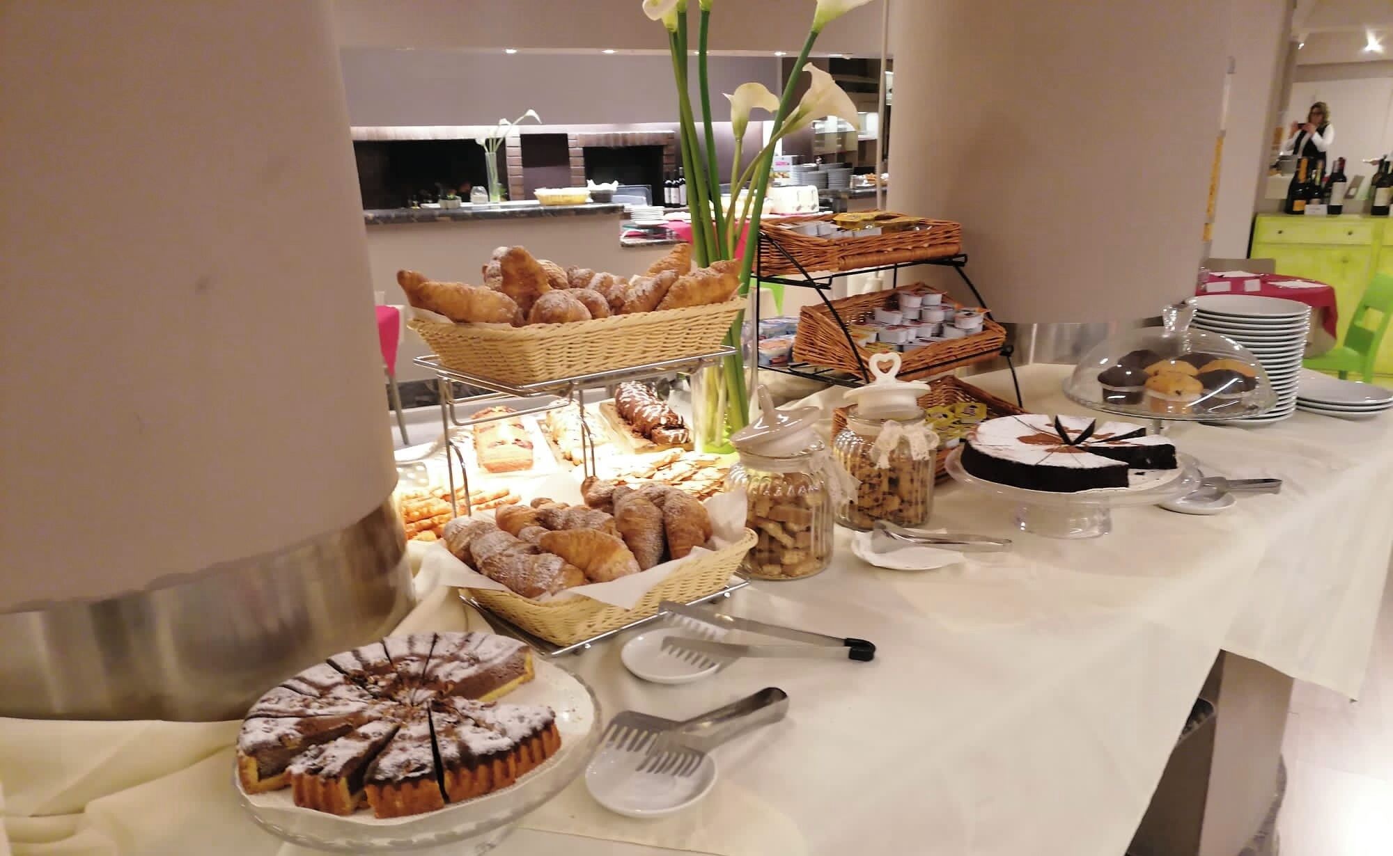 Daily buffet breakfast for a fee