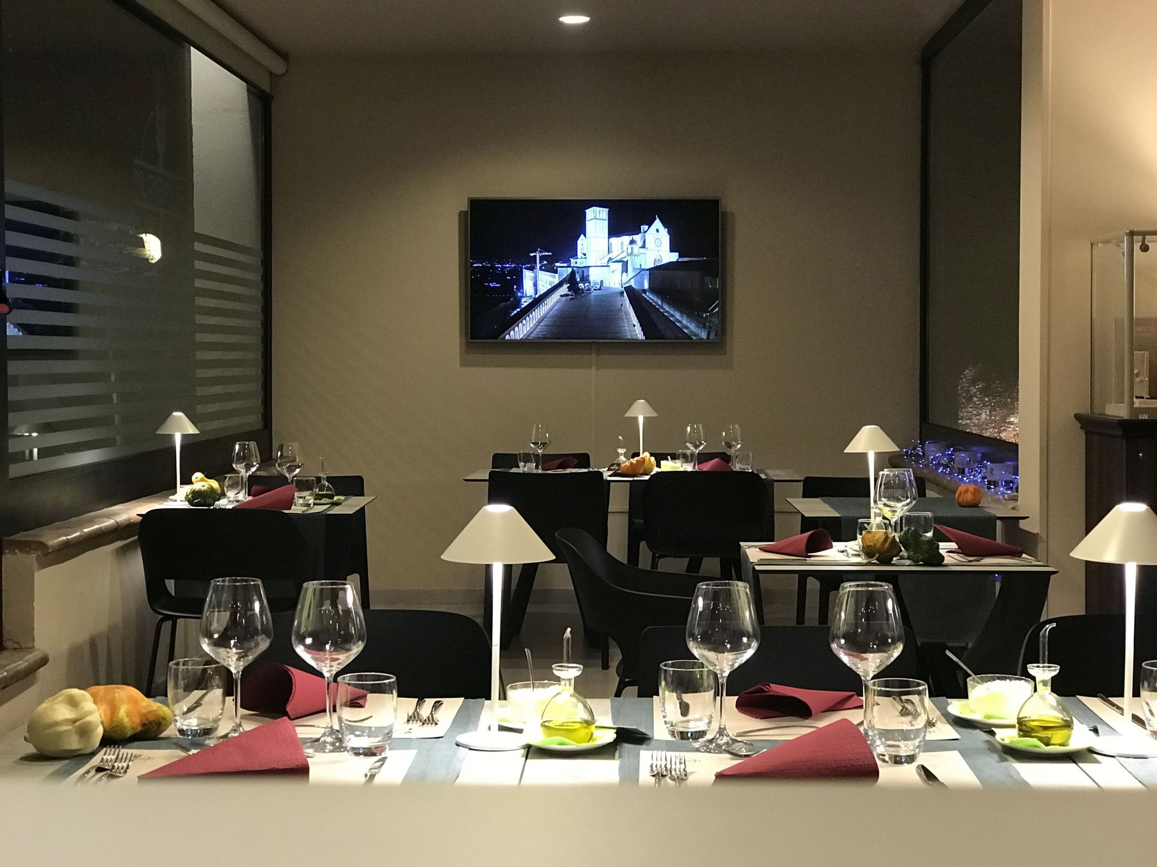 breakfast, lunch and dinner served