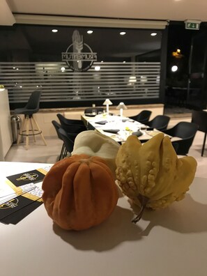 Frokost, lunsj og middag serveres