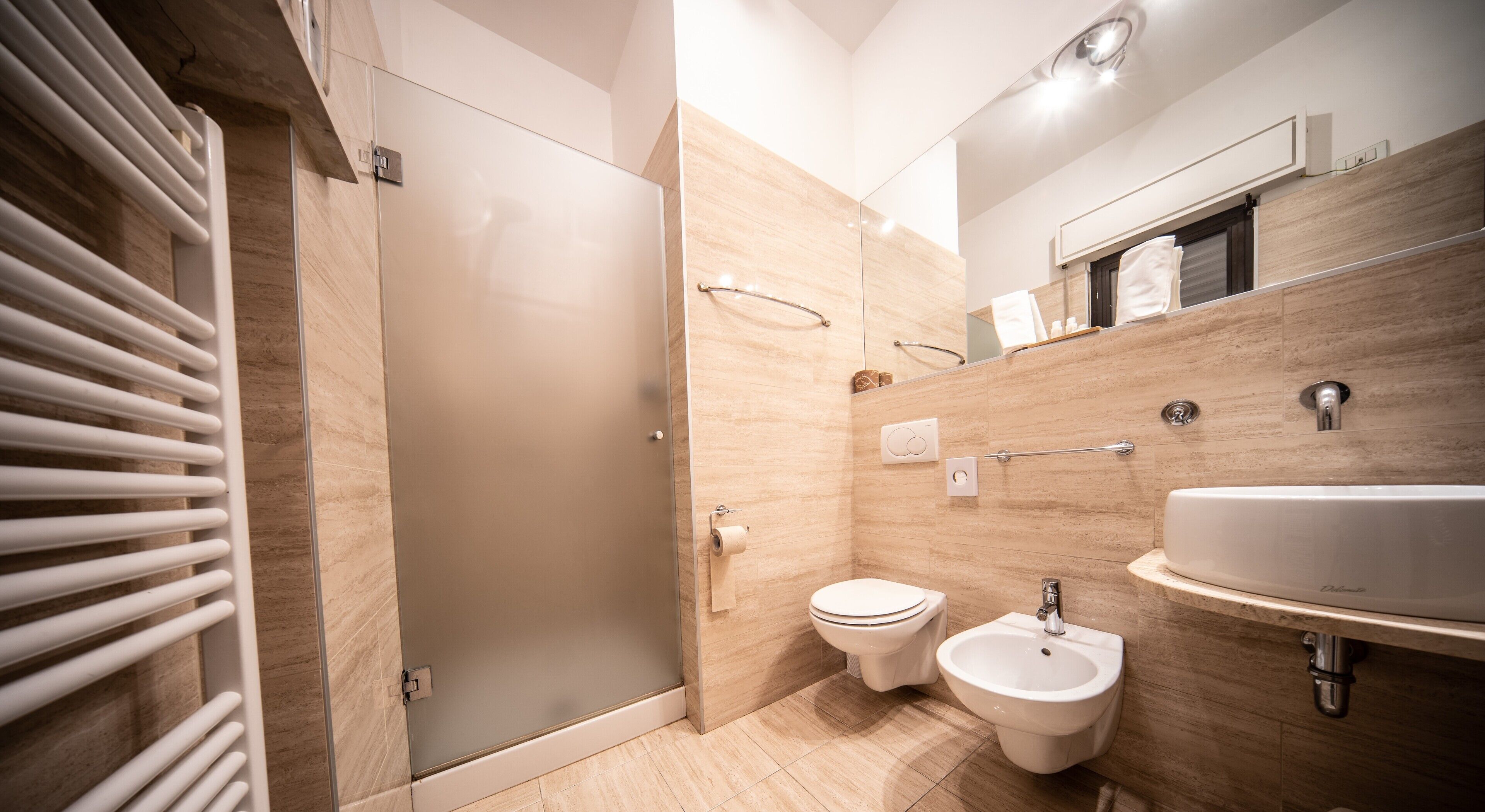standard triple room | bathroom | shower, rainfall showerhead, free toiletries, hair dryer