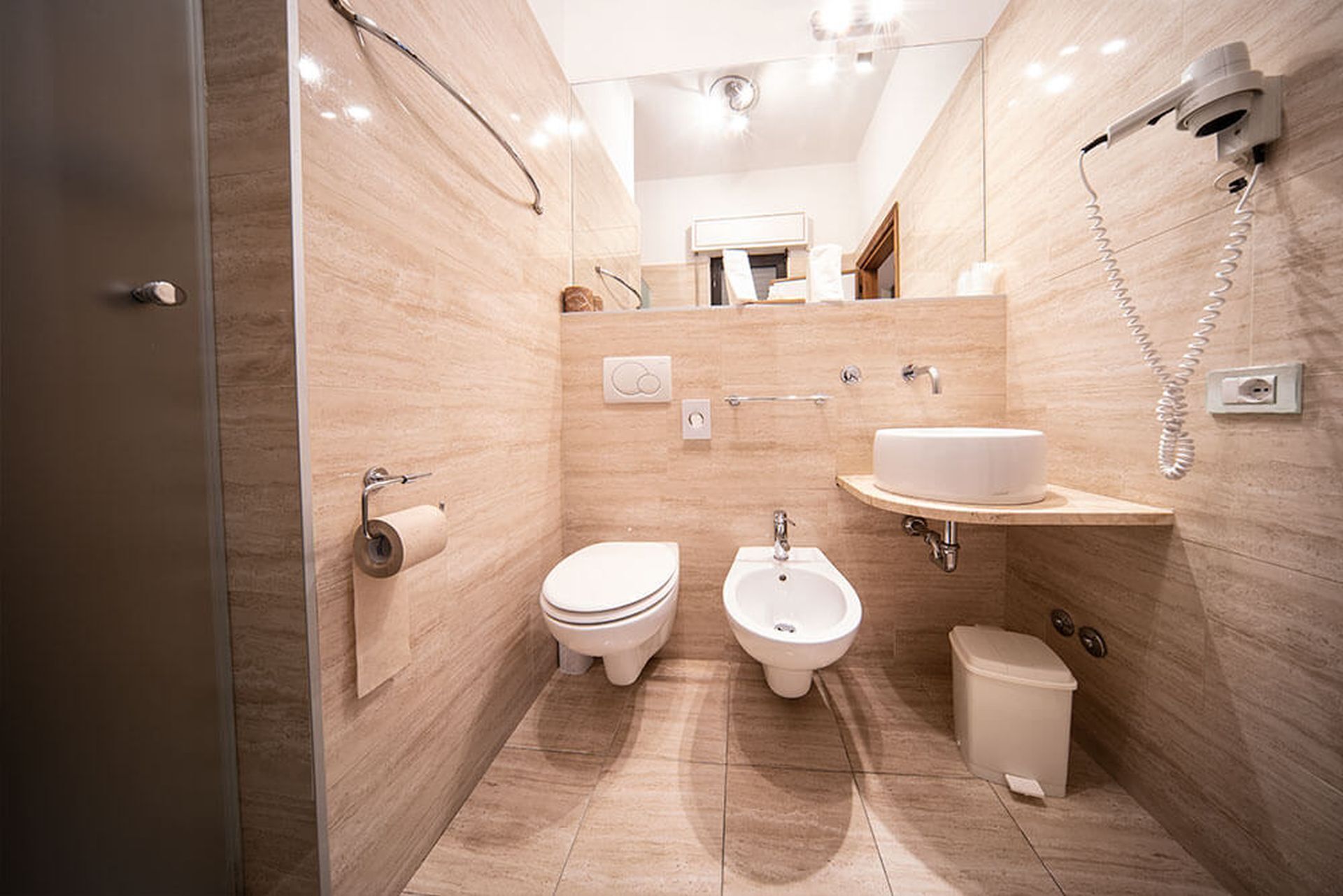 shower, rainfall showerhead, free toiletries, hair dryer