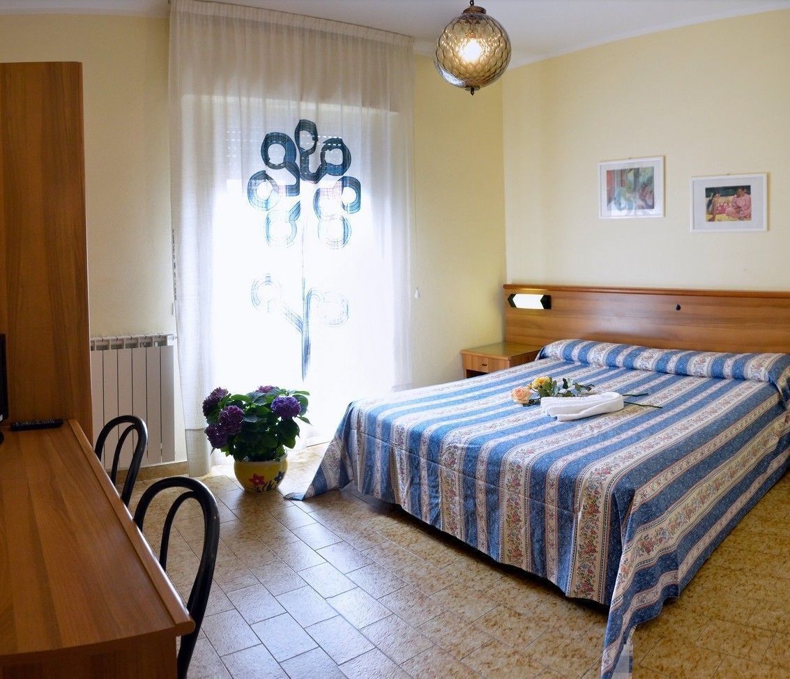 In-room safe, desk, soundproofing, free WiFi