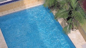 Outdoor pool, pool umbrellas, sun loungers
