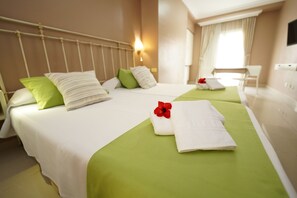 Standard Studio | Blackout drapes, free WiFi, bed sheets - RF Astoria - Only Adults (Puerto de la Cruz)