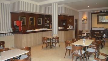 Daily full breakfast (EUR 10 per person)